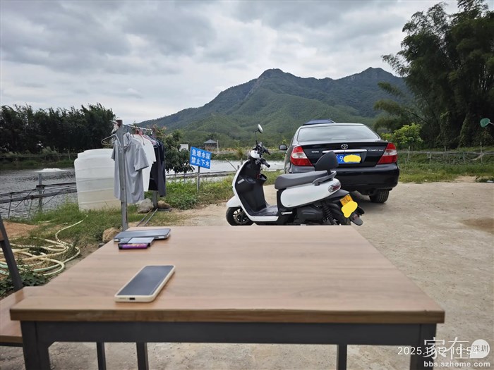 朋友当年到珠海时买的车是发现4，后来生意变差了己应付不了发现4的维护，在我的建议下卖掉发现4买了领克09，后来破产了连领克都要卖了还债，现在用着花了1万来块钱买来的这个用了21年的佳美，21年的佳美还挻好开也算是开眼界了。