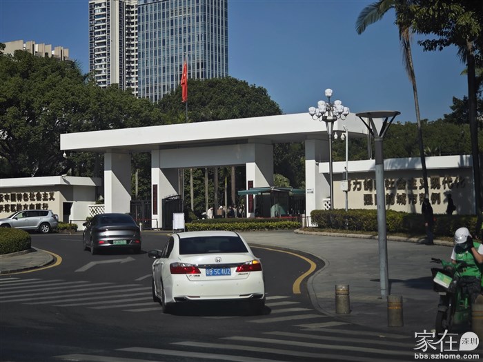 SW办公地，几十年来一直未变，不像内地一些经济不咋样的地方将办公楼建的跟白宫一样，土里吧唧的。