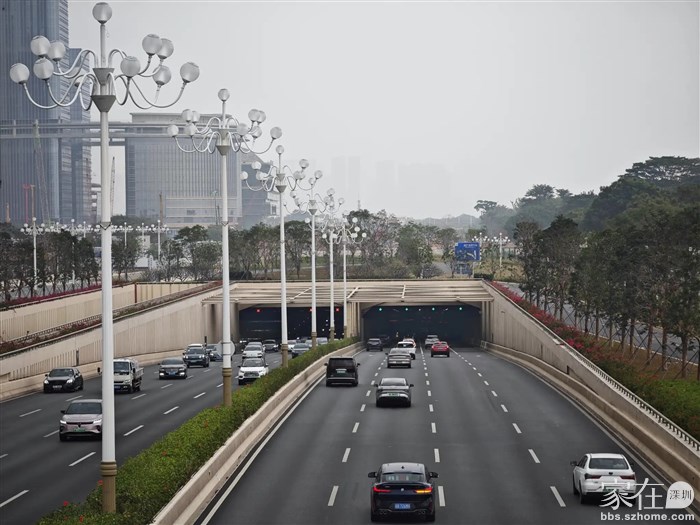 超总横跨滨海大道的公园应该很快完工开放了