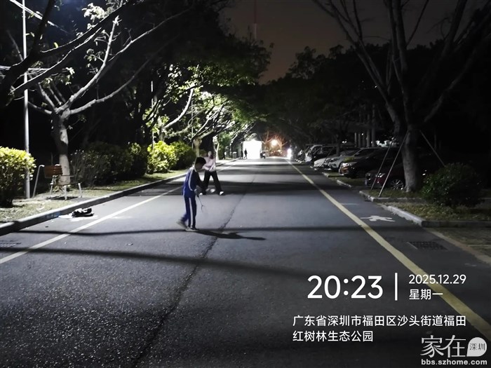 这样打羽毛球看得见吗