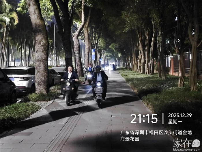 深圳啊，还让不让行人在人行道上安心的走路了。