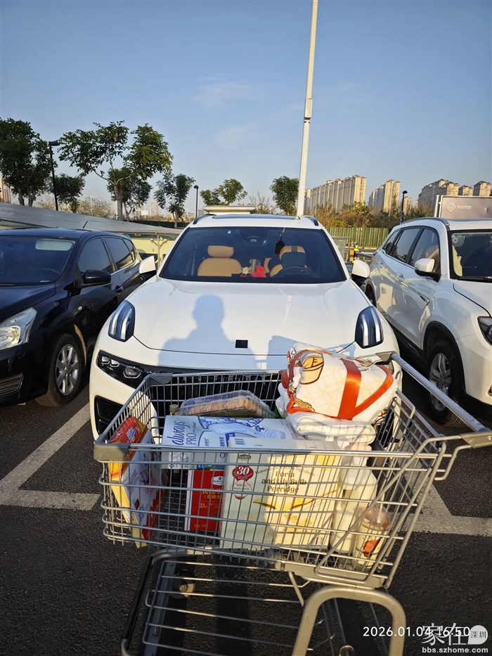 主要都是孩子要的东西随便就花了1千来块钱，会员是她的，帐自然由她结，问要不要转钱给她，讲不用。