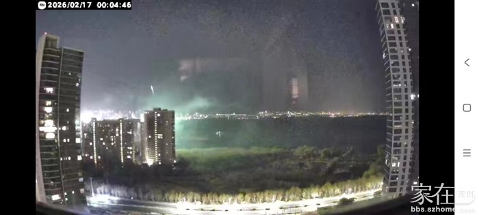 看了一眼除夕夜的大理窗外，那烟花放的太壮观了。