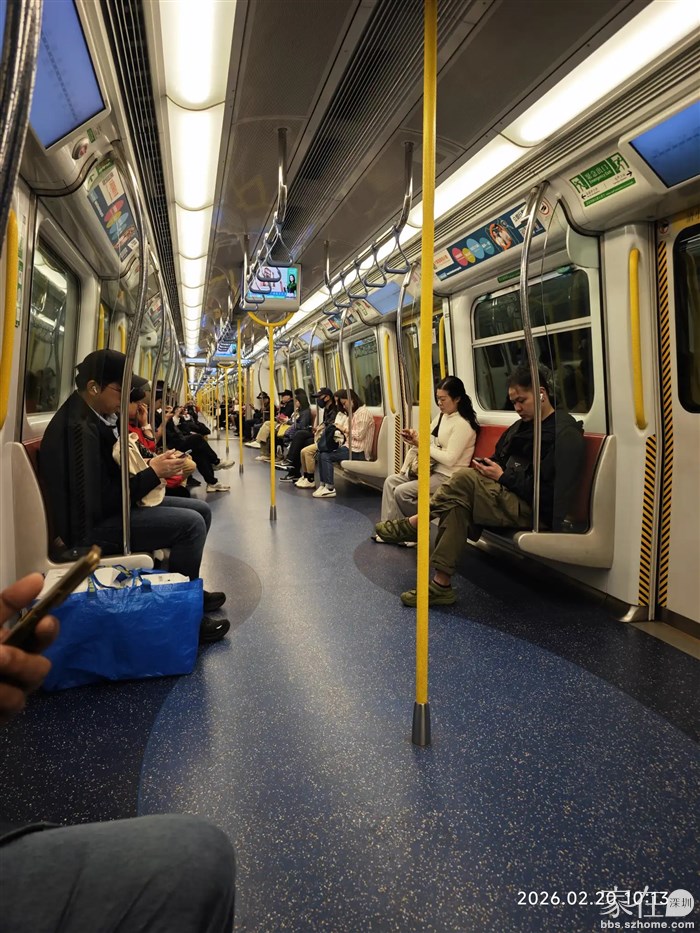 虽说香港今天是正常工作日，但感觉还是在节假日中。