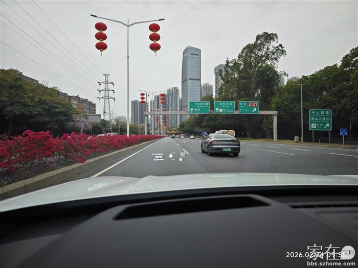 初八己正常上班但路上的车流还是没完全恢复