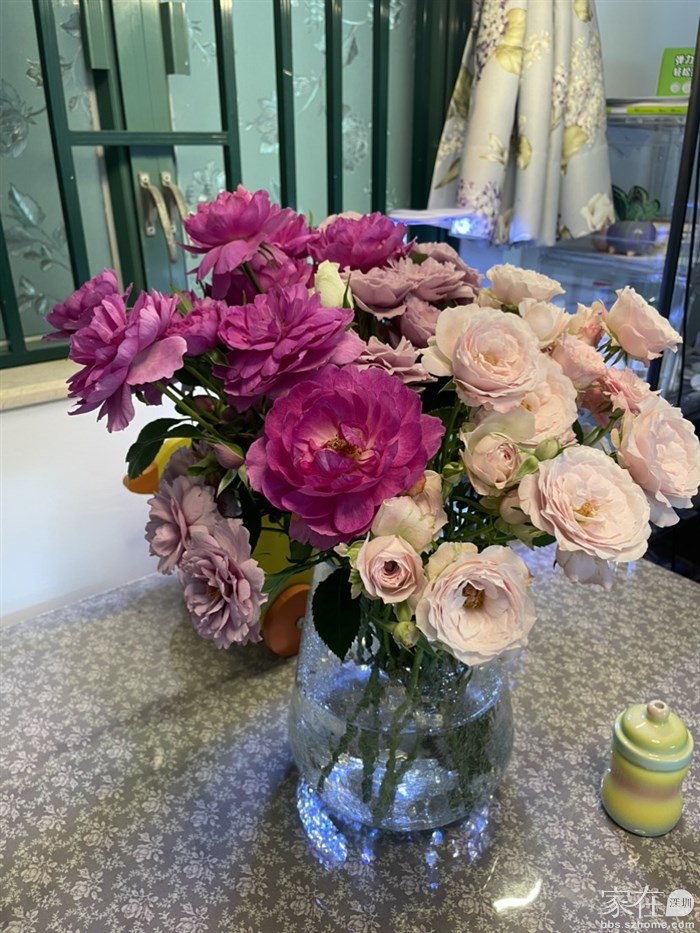 荼靡。忽略荼靡，且看灯光秀