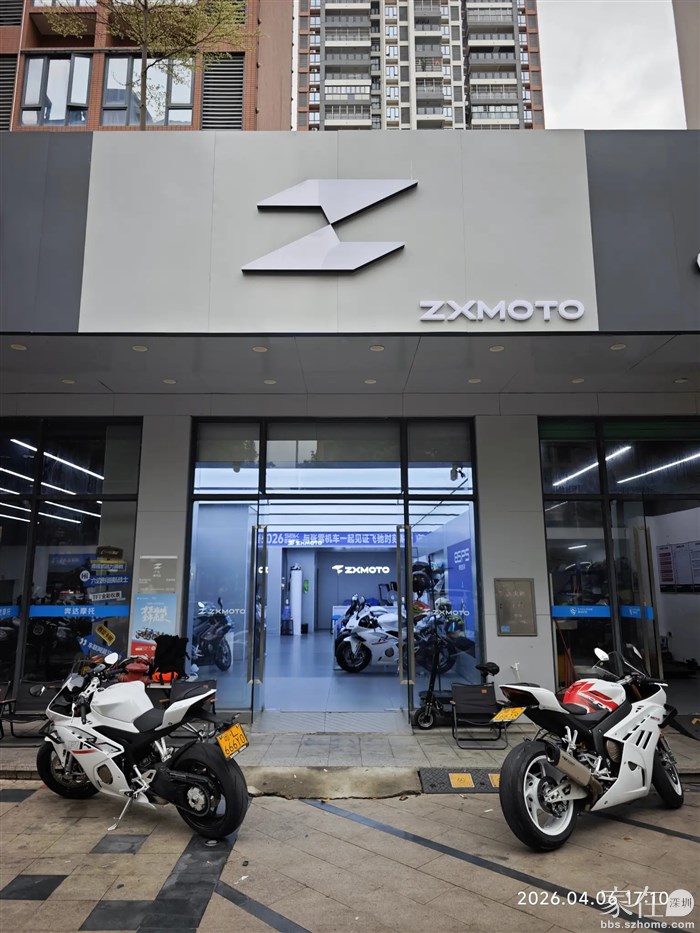 左边500RR，右边820RR。