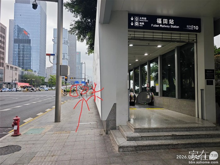 12A比之前下车的10号口距离候车大厅又近了将近200米