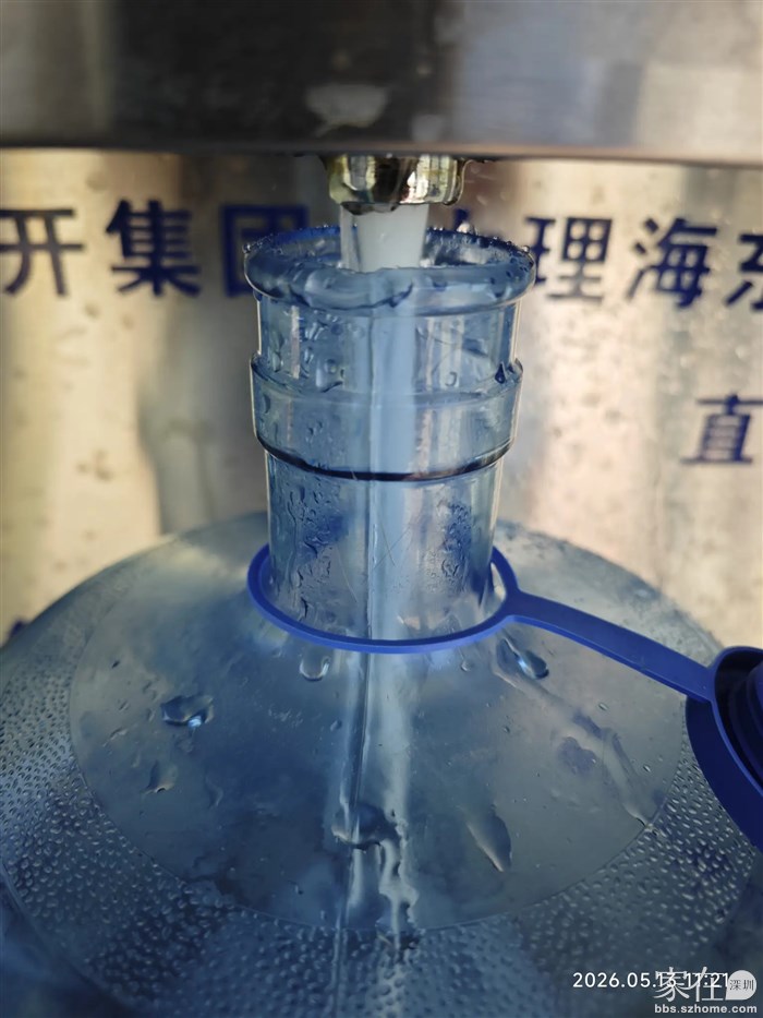 出水量够大，这个比上无为寺接水快多了。