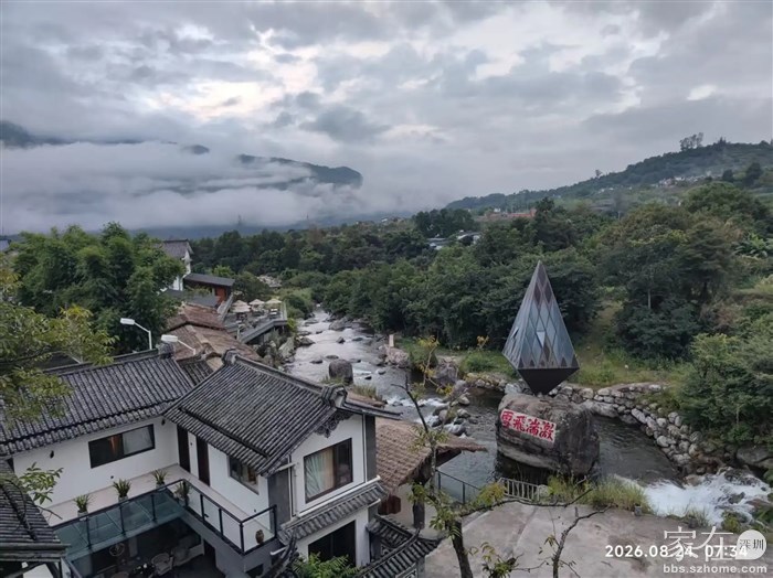 窗外出去这个溪水声太大了，受不了，根本受不了。